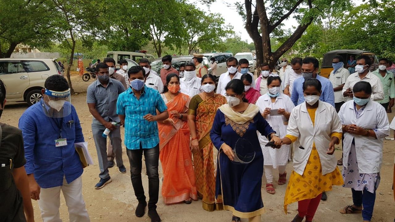 అధికారులు, సిబ్బంది సమన్వయంతో పని చేయాలి