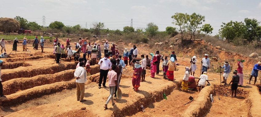 కొవిడ్‌ నిబంధనలు పాటిస్తూ ఉపాధి పనులు చేయాలి