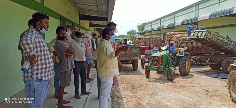 మంత్రి చొరవతో ధాన్యం దిగుమతి