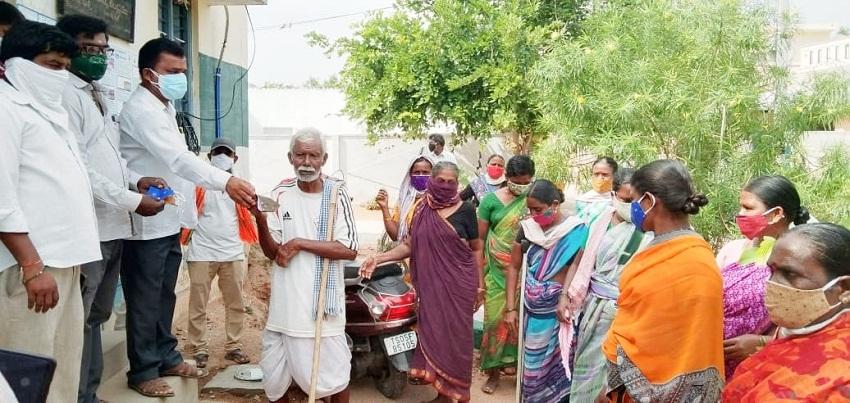 కరోనా కట్టడికి గ్రామాల్లో ప్రత్యేక చర్యలు