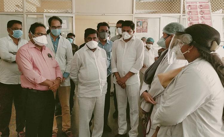 సందర్శిస్తూ.. సమీక్షిస్తూ…