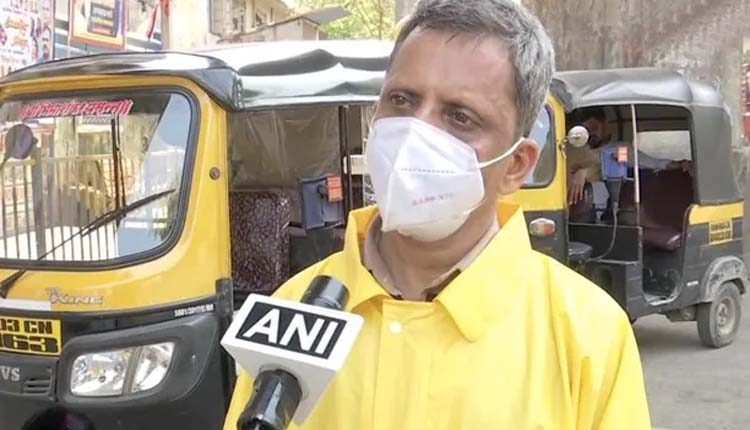 కరోనా రోగులకు ఉచిత ప్రయాణం.. ఆటో డ్రైవర్‌ ఔదార్యం