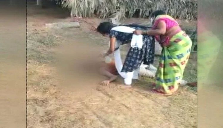 శ్రీకాకుళంలో విషాదం.. తండ్రికి క‌రోనా.. నీళ్లు ఇచ్చేందుకు వెళ్లిన బిడ్డ‌ను ఆపిన త‌ల్లి