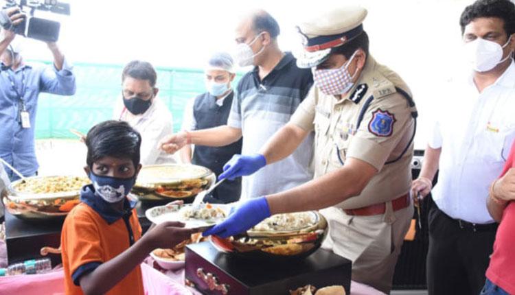 అనాథాశ్రమాలకు ఉచిత ఆహార పంపిణీ కార్యక్రమం ప్రారంభం