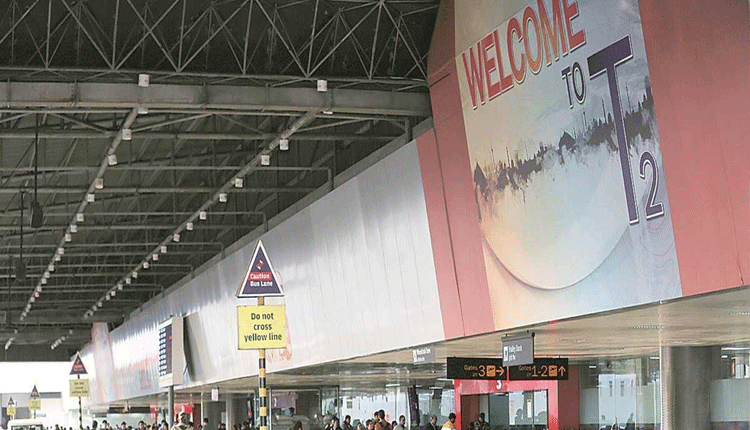 క‌రోనా ఎఫెక్ట్‌: త‌గ్గిన ప్ర‌యాణికులు.. ఆ ఎయిర్‌పోర్టులో టీ 2 టెర్మిన‌ల్ బంద్‌