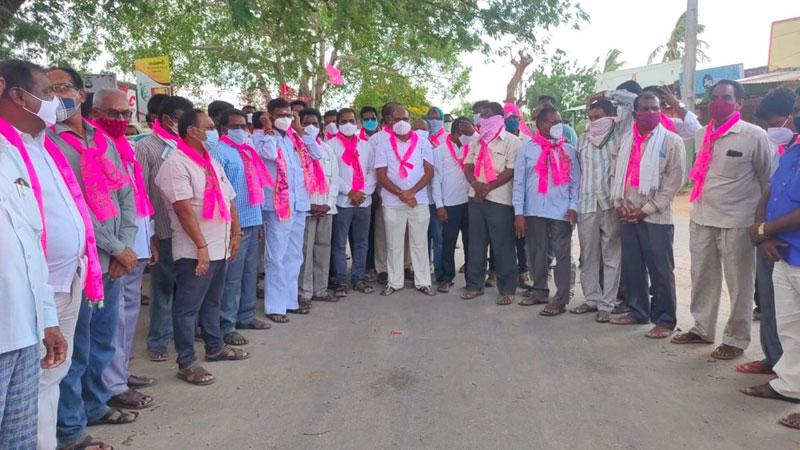 మేమంతా టీఆర్‌ఎస్‌తోనే..