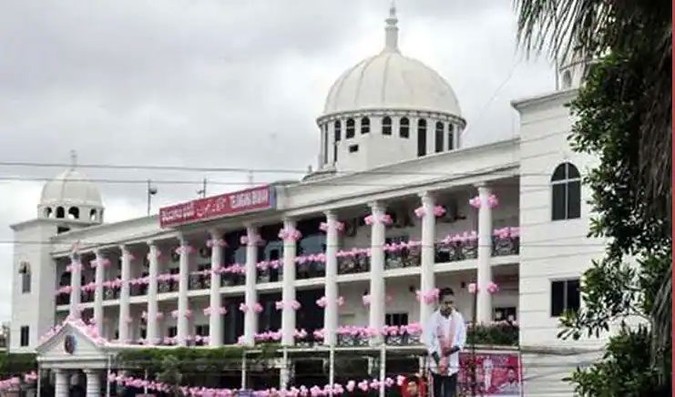 తెలంగాణ భ‌వ‌న్‌లో టీఆర్ఎస్ శ్రేణుల సంబురాలు