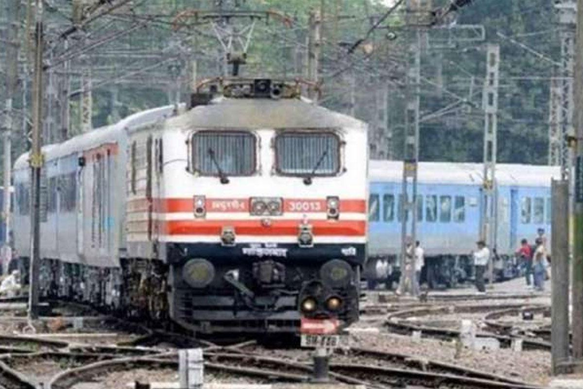 నేటి నుంచి పట్టాలెక్కనున్న ప్రత్యేక ట్రైన్లు