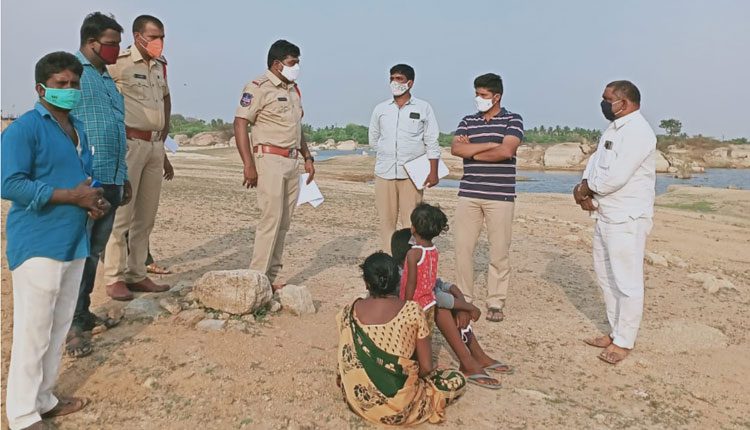 ఈత కోసం వెళ్లి వ్యక్తి మృతి