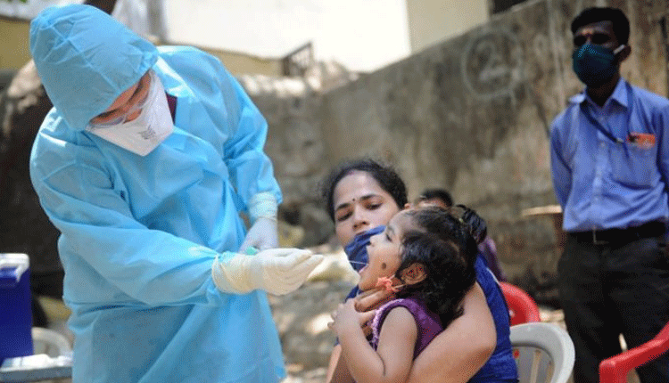 20 రోజుల్లో 10 వేల మంది చిన్నారుల‌కు క‌రోనా పాజిటివ్‌