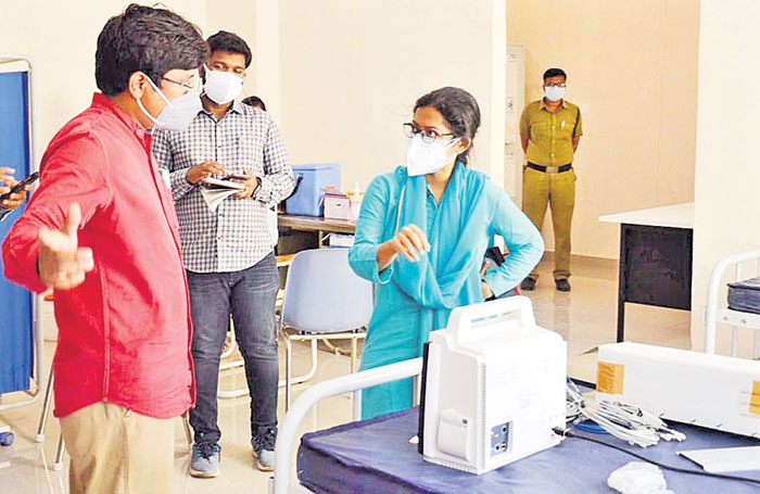 ఆదరిస్తూ.. ఆదుకుంటూ..