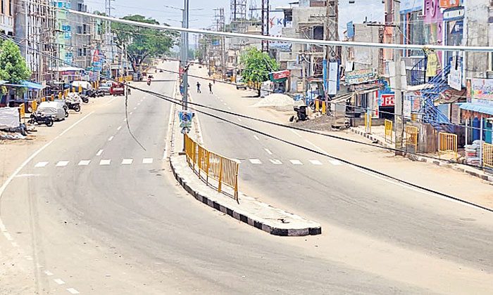 ఇంట్లో జనం.. రద్దీకి తాళం