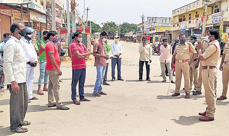 ఎక్కడికక్కడే..