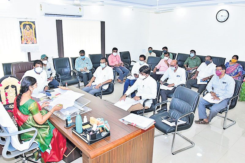 పెండింగ్ పనులు పూర్తి చేయండి