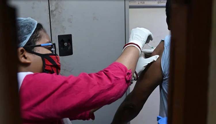 దేశవ్యాప్తంగా ఉచిత టీకా డ్రైవ్‌ ప్రారంభించాలి.. ప్రతిపక్ష నేతల వినతి