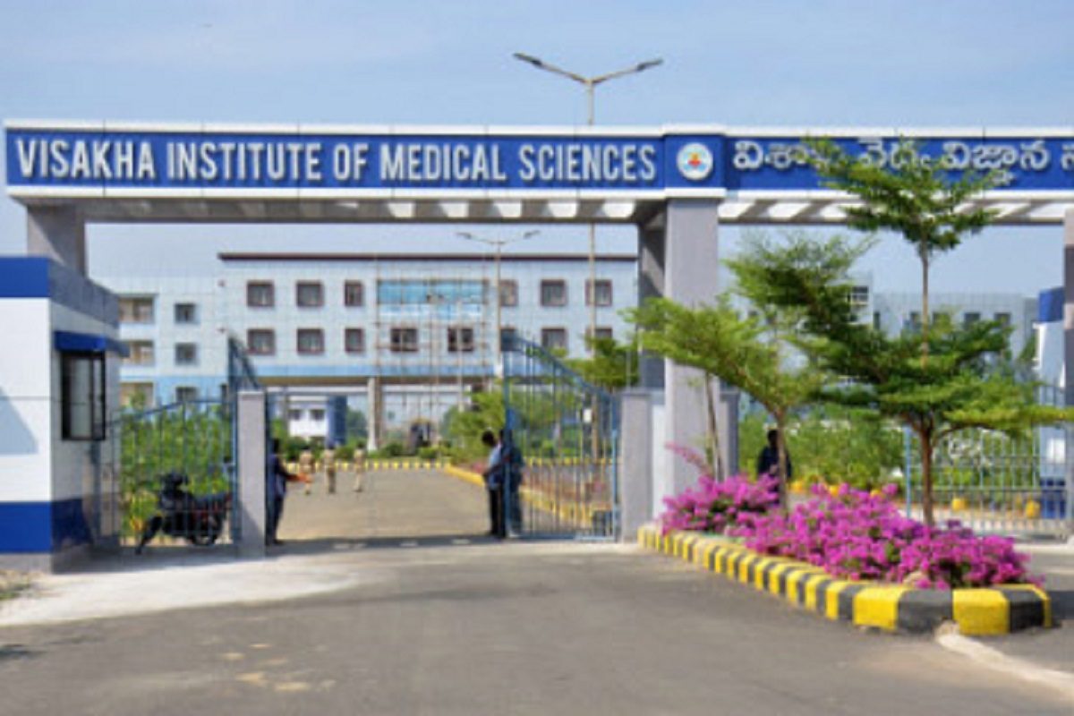 ‘విమ్స్‌’ డైరెక్టర్‌గా బాధ్యతలు స్వీకరించిన డాక్టర్‌ రాంబాబు