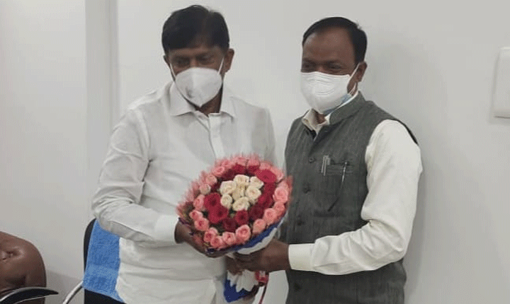 యూనివర్సిటీలలో 1,050 అధ్యాపకుల పోస్టులను భర్తీ చేస్తాం