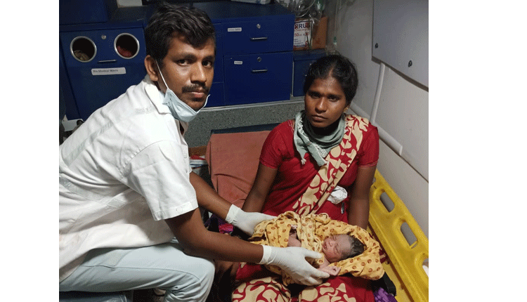 అంబులెన్స్‌లో ప్రసవం..తల్లి, బిడ్డ క్షేమం