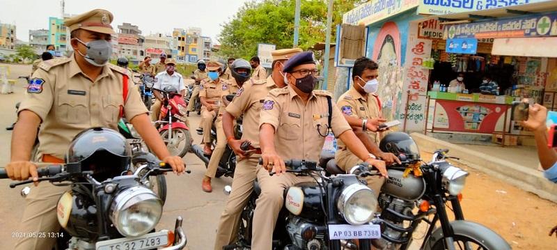 ఎవరూ బయటకు రావొద్దు