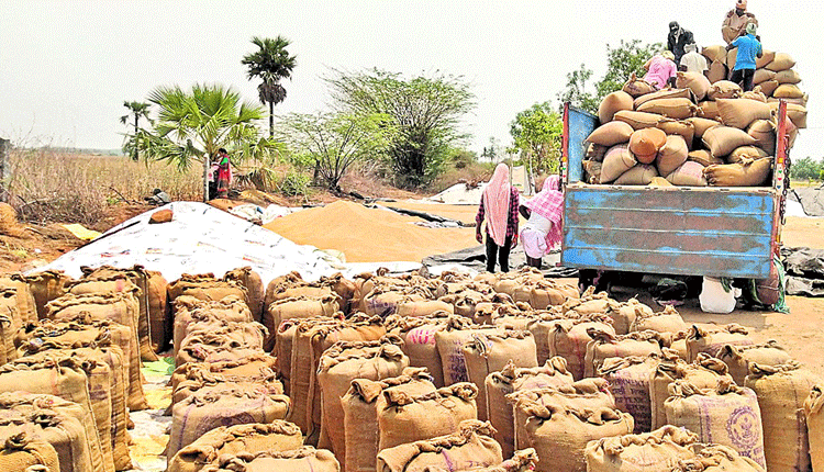 సోంతూరిలో సగర్వంగా