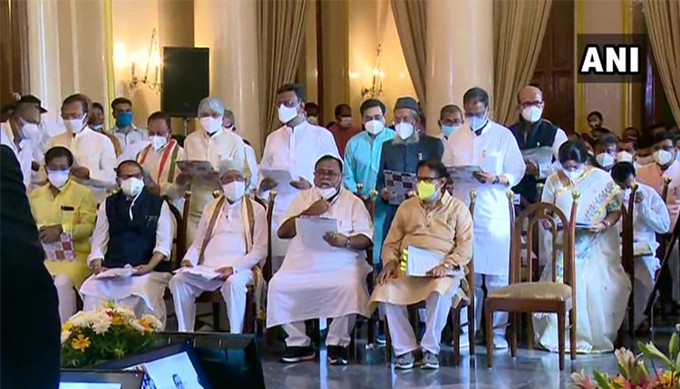 కొలువుదీరిన పశ్చిమ బెంగాల్‌ మంత్రివర్గం..