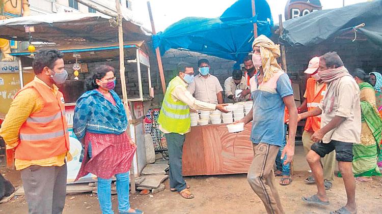 లక్ష్యానికి మించి ఉచిత భోజనాలు