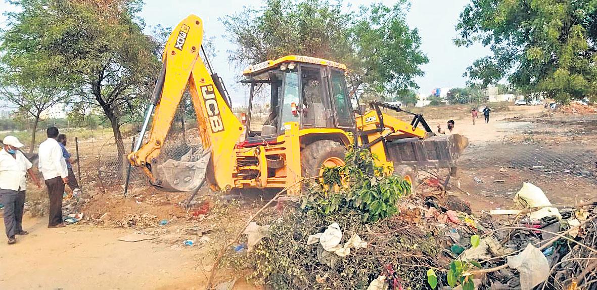 ప్రభుత్వ భూమిని కాపాడబోతే ఎమ్మార్వోపై ఉల్టా కేసు