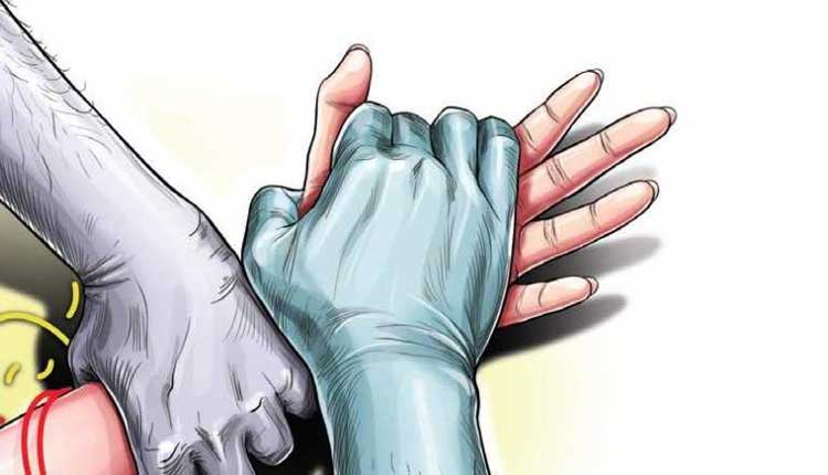 అన్నం పెడుతామ‌ని పిలిచి ఆంబులెన్స్‌లో గ్యాంగ్ రేప్..!