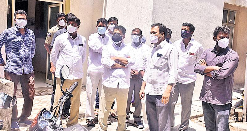 డాక్టర్ల సలహాలు, సూచనలు పాటించాలి