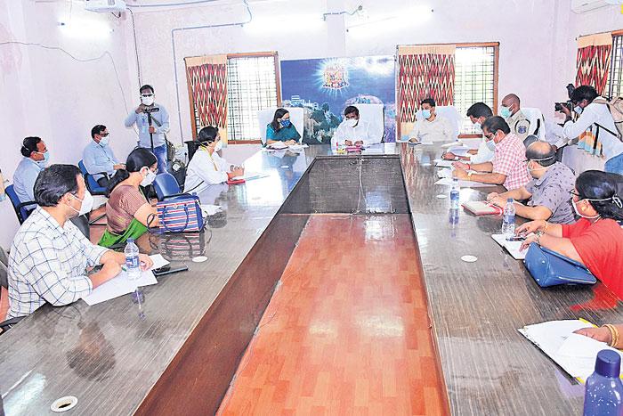 కొవిడ్‌ కట్టడికి పకడ్బందీ చర్యలు