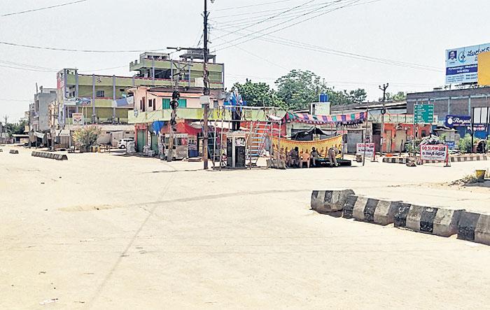 పది గంటల తర్వాత రోడ్లు నిర్మానుష్యం