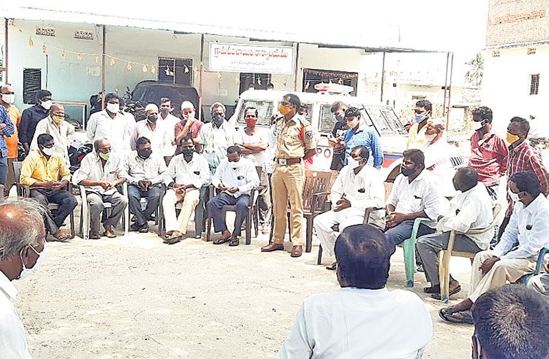 మోటకొండూర్‌లో సెల్ఫ్‌ లాక్‌డౌన్‌