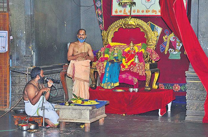 యాదాద్రిలో ఏకాంత సేవలకే పరిమితం