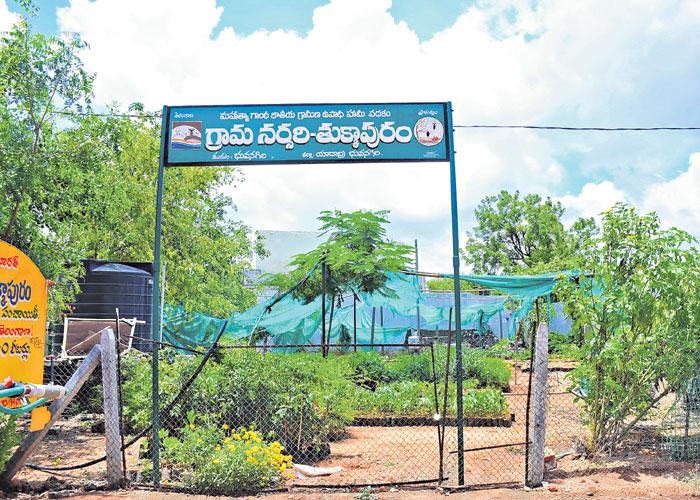 పల్లెబంగారం.. పనులు సింగారం