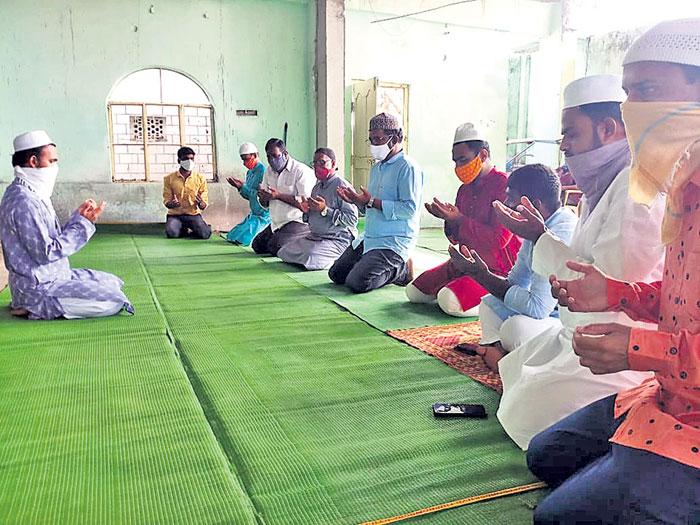 ఇంట్లోనే ప్రార్థనలు