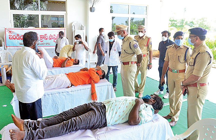 రక్తదానం అభినందనీయం