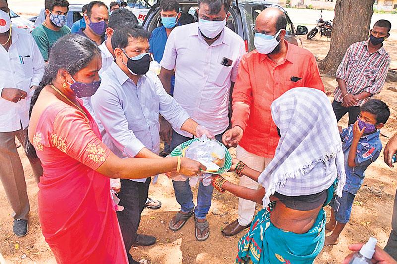 దాతలు ముందుకు రావడం అభినందనీయం