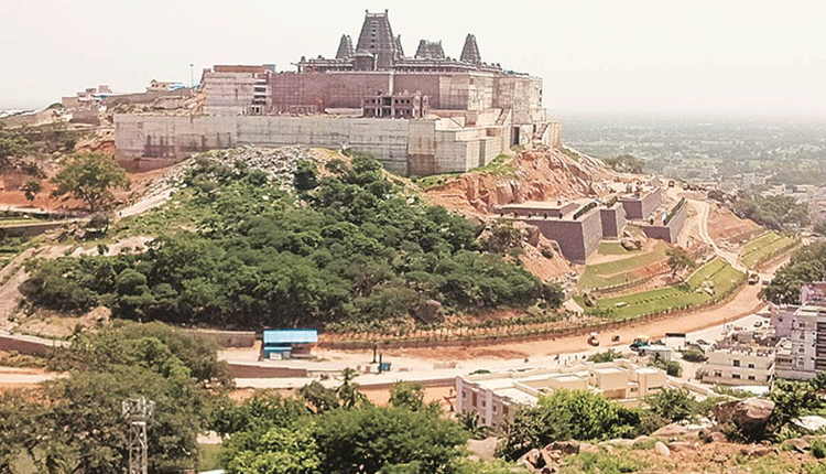 యాద‌గిరిగుట్ట‌లో 10 రోజుల‌పాటు లాక్‌డౌన్‌.. మ‌రికాసేప‌ట్లో అమ‌ల్లోకి