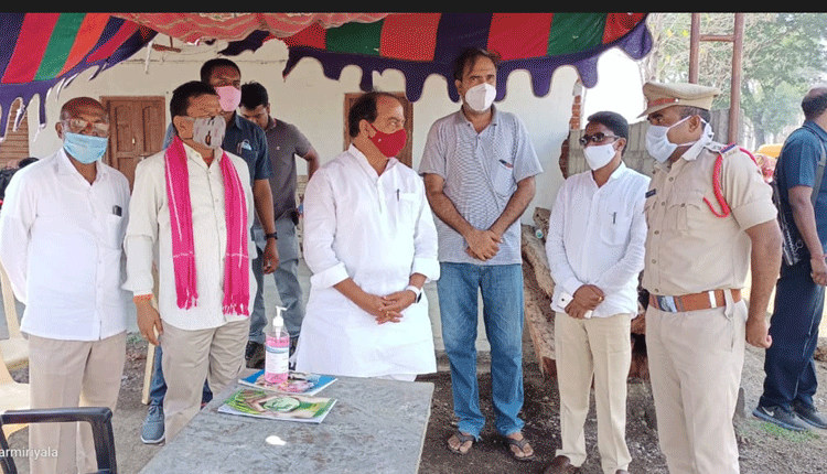 చెక్‌పోస్టుల వద్ద అప్రమత్తంగా ఉండండి