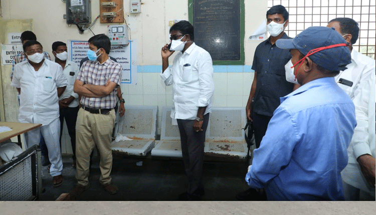 విధుల్లో అలసత్వం వహిస్తే చర్యలు : మంత్రి పువ్వాడ