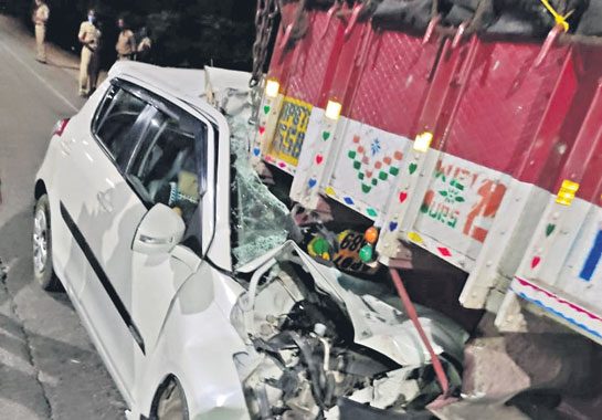 రోడ్డు ప్రమాదంలో సీఐ దంపతుల దుర్మరణం