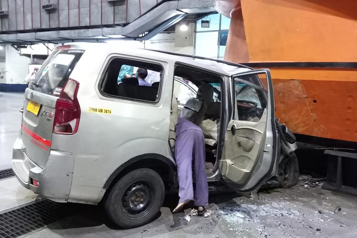 శ్రీశైలం విద్యుత్ ప్లాంట్‌లో కారు అదుపుతప్పి వ్యక్తి దుర్మరణం