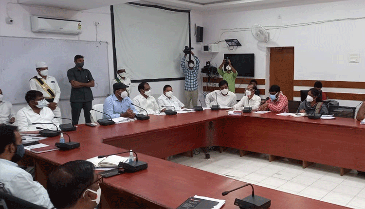 ప్రజలకు మెరుగైన వైద్య సేవలు అందించాలి