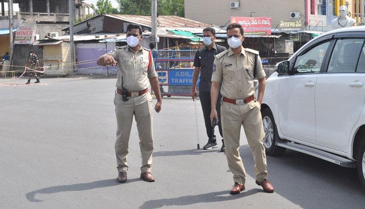 లాక్‌డౌన్ నిబంధ‌న‌లు పాటిద్దాం.. క‌రోనాను క‌ట్ట‌డి చేద్దాం : ఎస్పీ ఎం.రాజేష్ చంద్ర‌