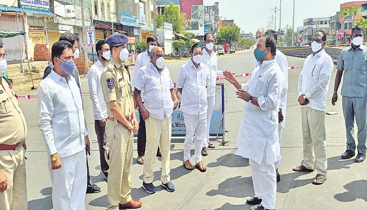 లాక్‌డౌన్‌ అమలు బాగు: మంత్రి అల్లోల