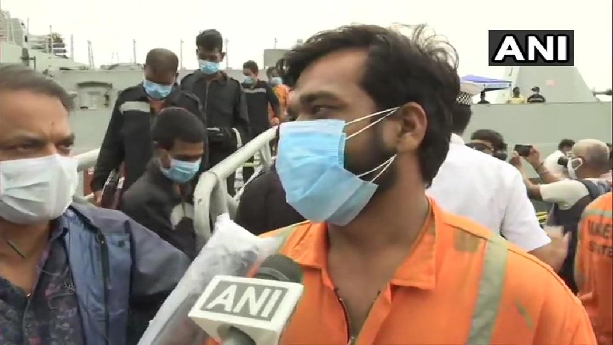 బార్జ్ మునిగిపోయింది.. స‌ముద్రంలోకి దూకి.. 11 గంట‌లు గ‌డిపా..