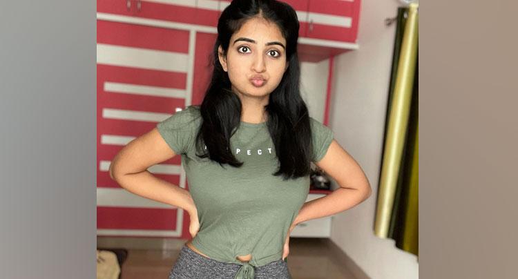 వ‌కీల్‌సాబ్ భామ హోం ఫొటోషూట్ వైర‌ల్‌