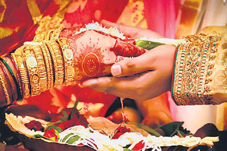 పెండ్లి.. చావు.. వైరస్‌