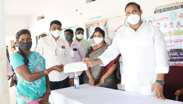 నిరుపేదలకు అండగా సీఎంఆర్‌ఎఫ్‌