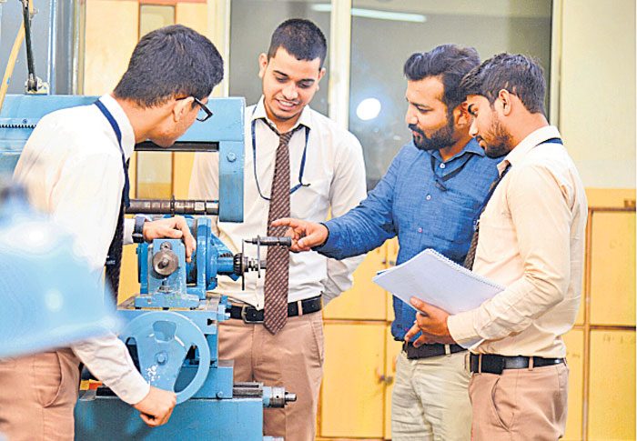 సెప్టెంబర్‌ 1 నుంచి బీటెక్‌ క్లాసులు